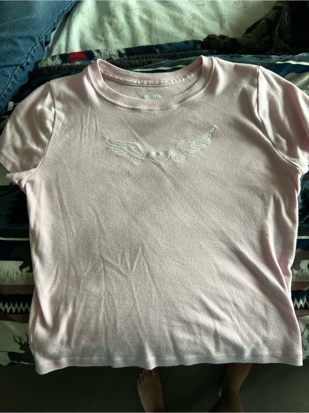 Hollister Women’s Heart Graphic Tee in Rose Quartz